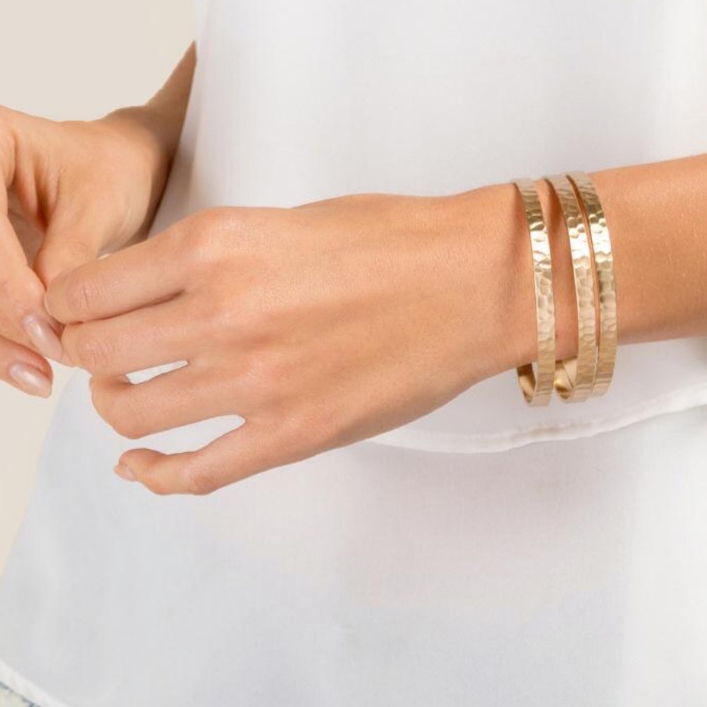 NWOT Francesca’s Nora Textured Bangle Set